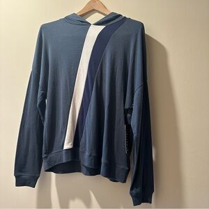 Jessica Simpson Women's green  and White Crewneck pullover Sweater medium